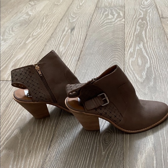 BRAND NEW Dolce Vita leather booties - Picture 4 of 10